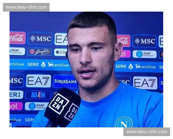 那不勒斯少打1人阶段防线收缩，布翁焦尔诺失误促对手扳平