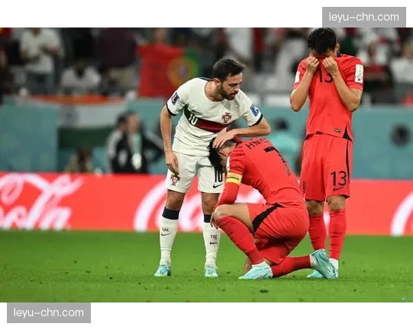 终场哨响，恩德里克与队友相拥庆祝攻克王子公园球场